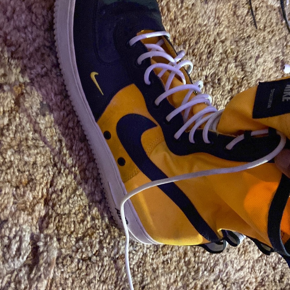 Some Nike shoes there is no box a little Crease high tops